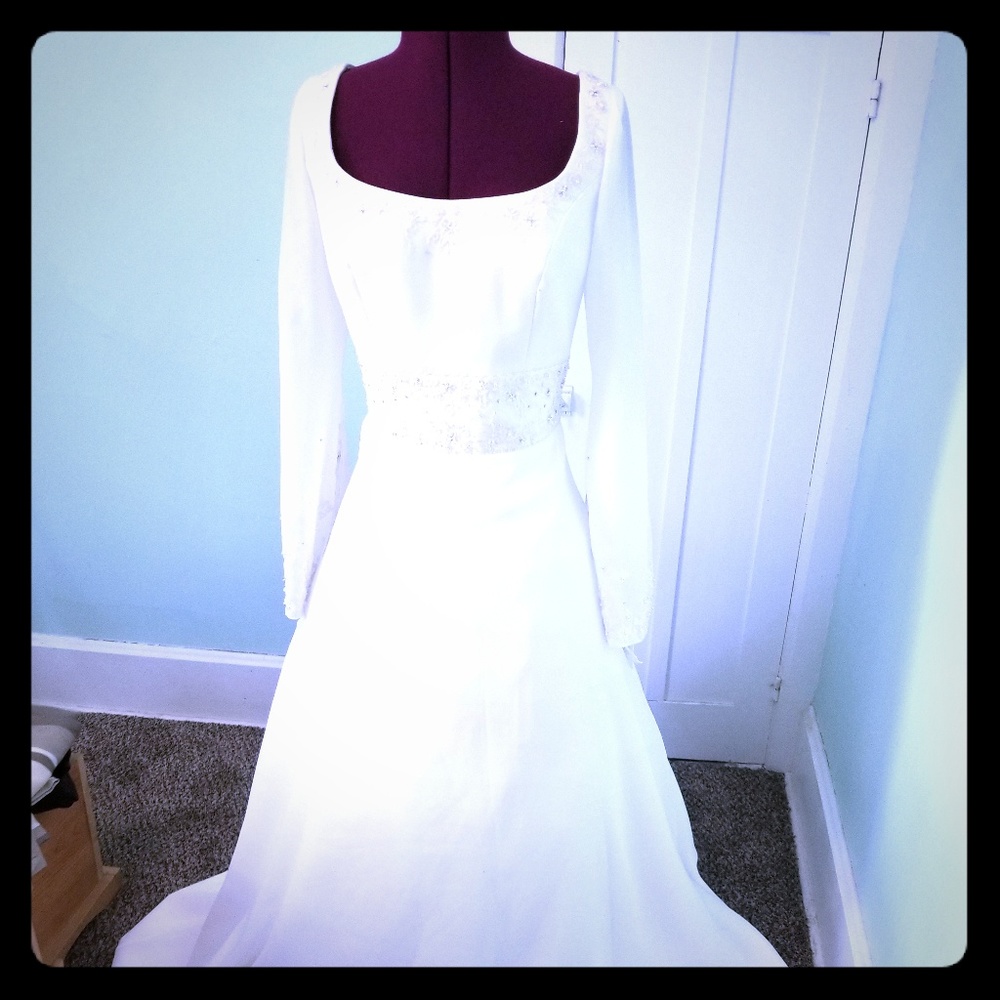 Renaissance-Style Bell Sleeve Beaded Wedding Dress